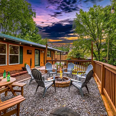 Paradise At The Smokies Cabin With Hot Tub!